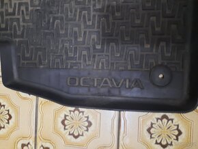 2 x Gumové koberce orig. Octavie 3-4 ks 400 kč,lze zaslat - 2