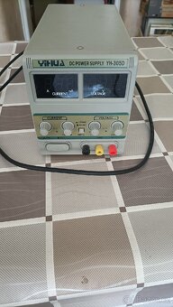 Laboratorní zdroj Yihua 305D - 2