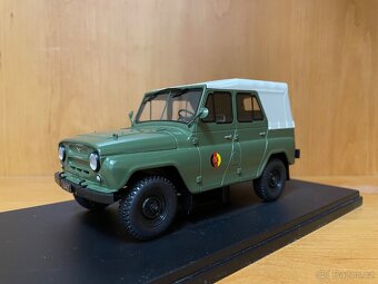 Uaz 469 NVA - model auta 1:24 - 2