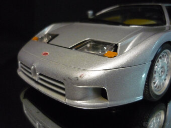 Bugatti EB110 stříbrné Bburago 1/18 - 2
