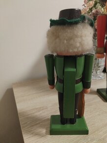 Louskáček dřevěný, starý 23 cm. - 2