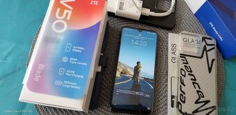 ZTE Blade V50s, 8GB/256GB černý - skleněná záda - 2