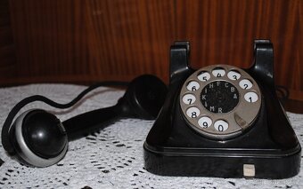 Starý telefonní přístroj - 2