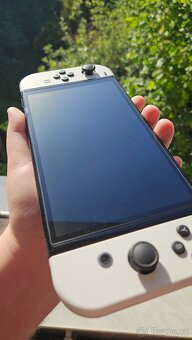Nintendo Switch OLED + příslušenství - 2