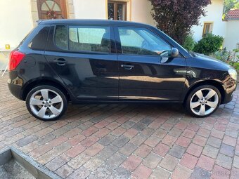 Škoda Fabia 1,2 56 tis km 1.majitel 2015 spotřeba 5 litru - 2