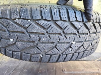 Pneu zimní 215/60 R16 - 2