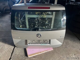 Páté dveře Škoda Yeti Facelift LF8H barva,b - 2