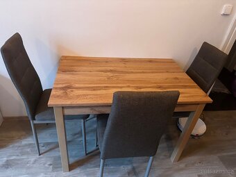 Jídelní stůl a židle - 2