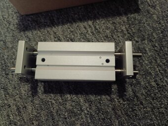 SMC MHL2-16D2 Nový prsový uchopovač pneumatický - 2