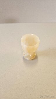 Stojánek na vejce z onyxu - 2