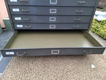 Plechová skříňka se šuplíky - 2