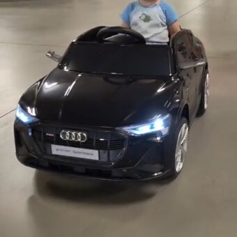 Elektrické autíčko Audi E-Tron Sportback 4x4 černé - 2