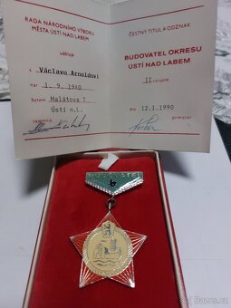 ODZNAK BUDOVATEL - 2