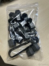 krytky na šrouby kol - 2