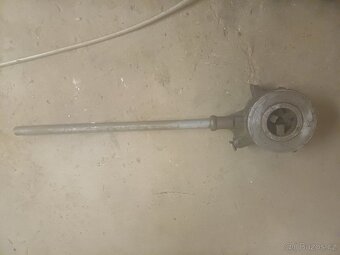 Závitnice na topenářské trubky. - 2