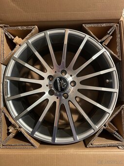 CARLSSON R18 - top stav - 2