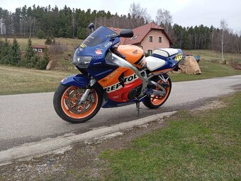 Honda CBR 900 sc33 - 2