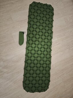 Zelená ultralehká nafukovací karimatka - 2
