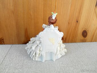 Porcelánová soška s krajkou značená v-14cm TOP - 2