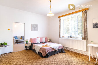 Prodej rodinného domu s garáží a zahradou - Hradec Králové - 2