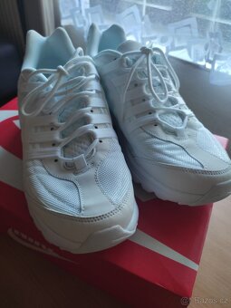 Prodám 2 páry NIKE, nenošené - pouze vyzkoušené - 2