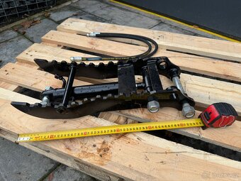 Hydraulický přidržovací palec na minibagr - 2