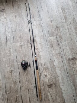 Přívlačový prut Daiwa ninja 2,7m 30-60g +naviják daiwa ninja - 2