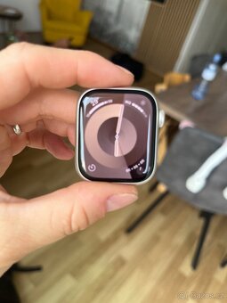 Apple watch 8 series hvězdně bílé - 2