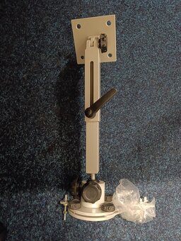 Nový nepoužitý stropní držák projektoru stavitelný - 2