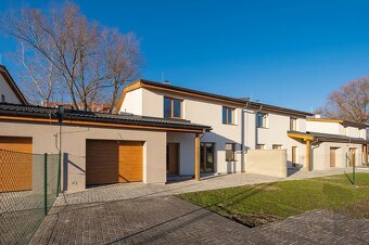 Pronájem dvoupodlažního řadového domu 4kk, 129m2 - 2