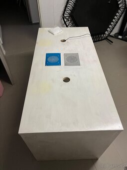 Stůl pro manikuru - 2