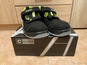 Nové pánské pracovní boty. - 2