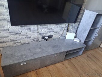 Obývací stěna a konferenční stůl - 2
