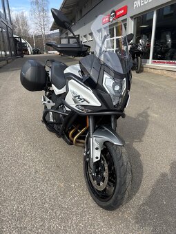 CF MOTO 700MT Premium vč. kufrů - 2