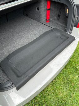 Plato do kufru Toyota Yaris r. v. 2021+ - 2