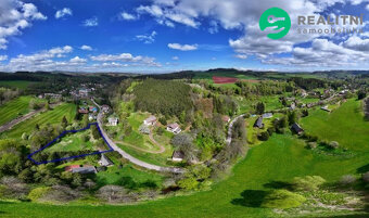 Rovinatá stavební parcela cca 350 m2 s rozlehlou... - 2