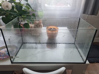 Praskle akvarium 54l s krytem - 2