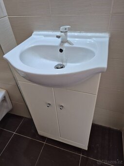 Umyvadlo se skříňkou šíře 50cm + baterie + výpusť - 2