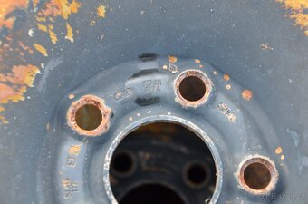 Audi A2 - originální zimní kola 15", 155/65 R15 - 2