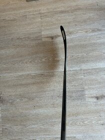 Hokejka Bauer PROTO R, pravá, P28, flex 87 - 2