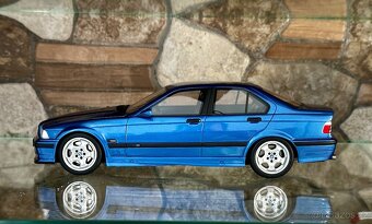 BMW E36 M3 sedan - 2