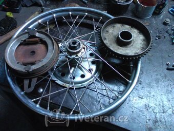 zadní brzdový buben, štít, rozeta, zadní osa Jawa 350 OHV - 2