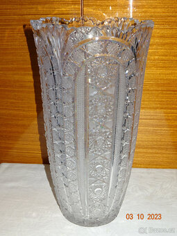 BROUŠENÁ KŘIŠŤÁLOVÁ VÁZA - 2