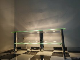 Skleněný stolek pod televizi - 2