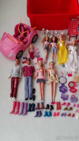 Barbie a Ken s doplňky, auto. - 2