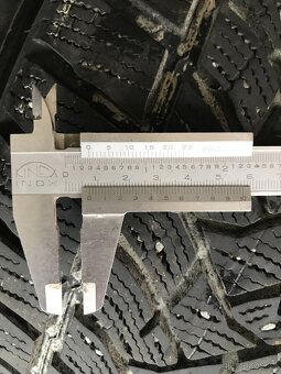 Zimní pneu 235/45/18 - 2
