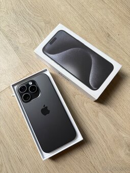 Apple iPhone 15 Pro 128GB černý titan - 2