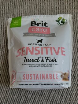 Granule pro psy Sensitive Insect & Fish zn. Brit Care, 1 kg - 2