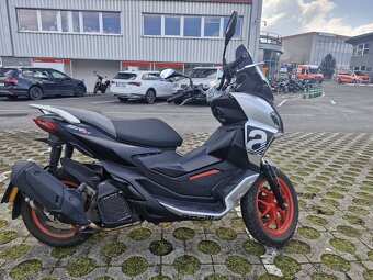 Aprilia SR GT 200 - 2