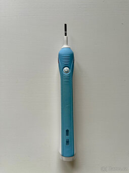 🪥 Elektrický zubní kartáček Oral-B PRO 1000 – plně funkční - 2